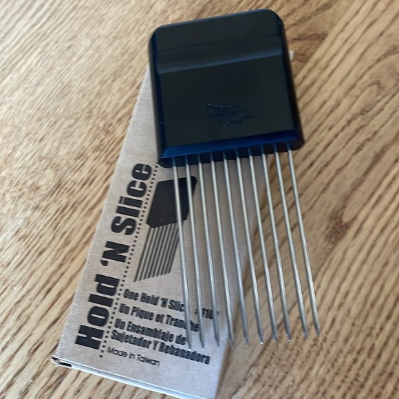 Pampered Chef Hold ‘N Slice - Picture 2 of 2